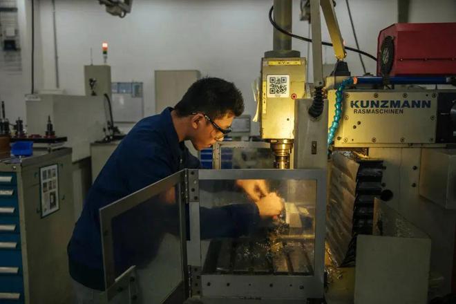 DAWT的学徒学习操作机器