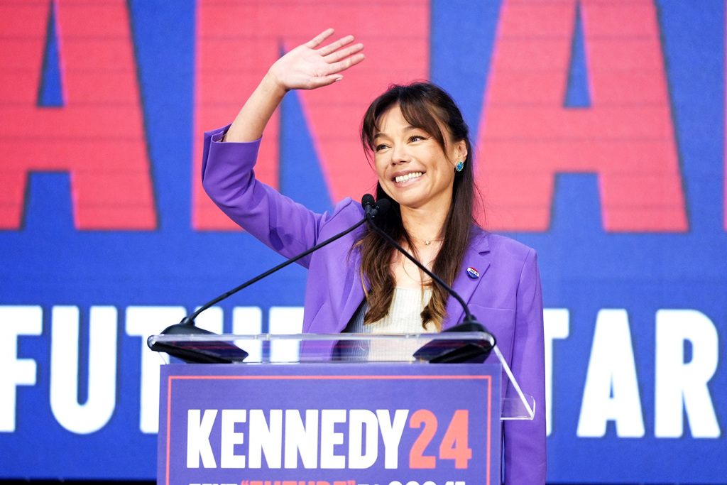 肯尼迪（Robert F. Kennedy Jr.）26日挑选有华裔血统的38岁“战妈”夏娜汉（Nicole Shanahan）当副手 ...
