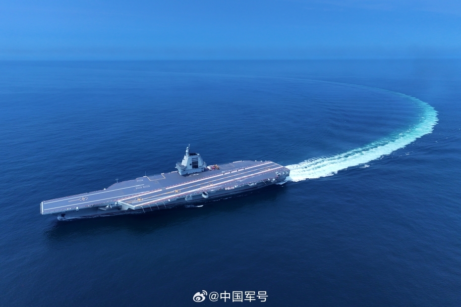 中国海军福建号航母顺利完成首次航行试验！